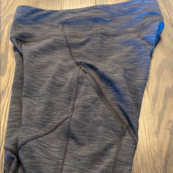 Lululemon yoga pants size 6 - Picture 11 of 11
